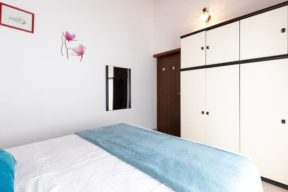 Bed, Photo of the whole room, Bedroom, wardrobe