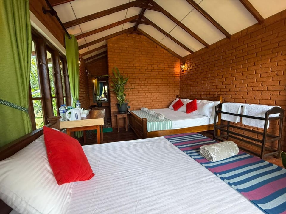 Bed, Living room, Photo of the whole room, Seating area, Bedroom, towels