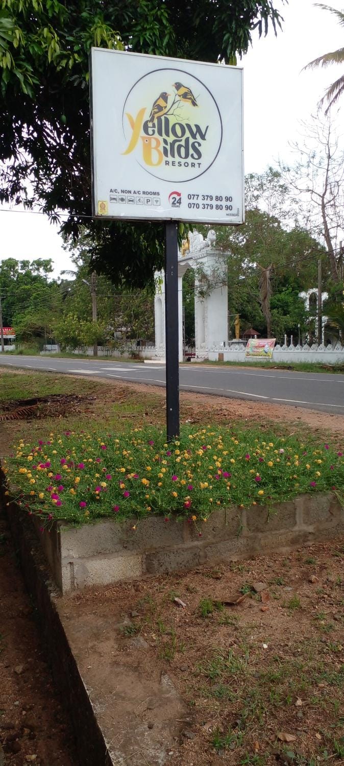 Yellow Birds Resort Bed and Breakfast in Sri Lanka