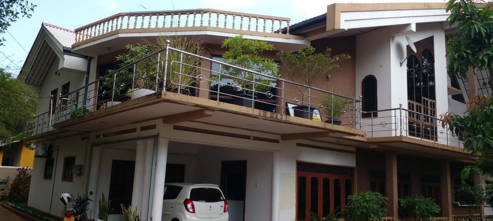 Yellow Birds Resort Bed and Breakfast in Sri Lanka