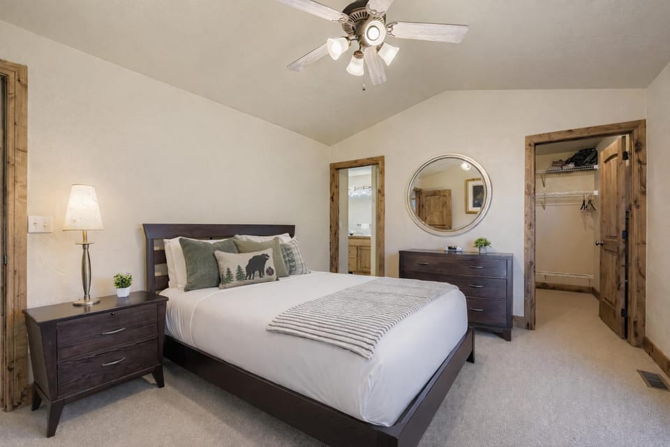 6180 Foxpoint Townhouse Apartment in Snyderville