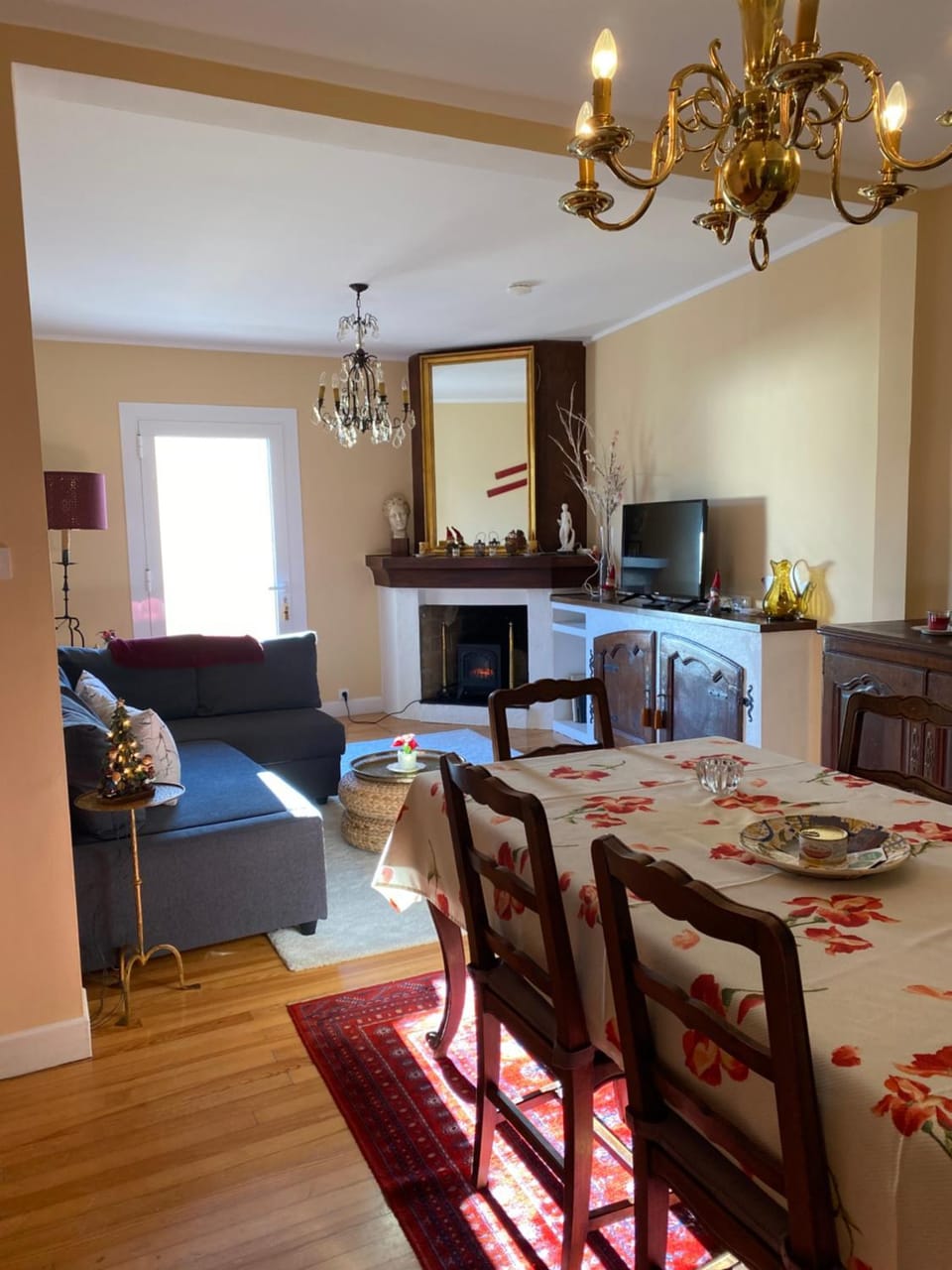Living room, Dining area