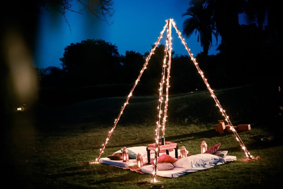 Night, Seating area