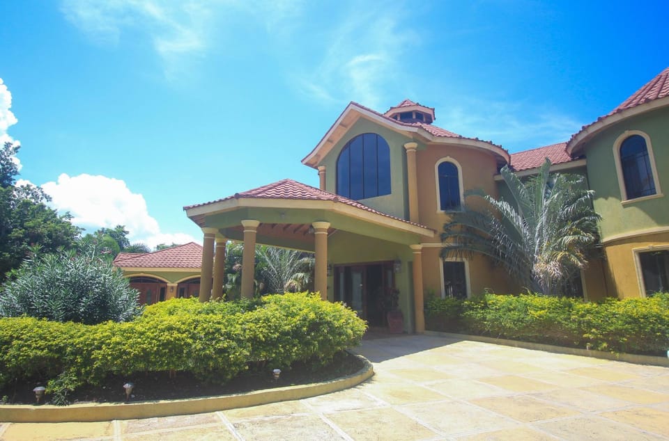 Luxury 10 Bedroom Villa-Millbrooks Villa in St. James Parish