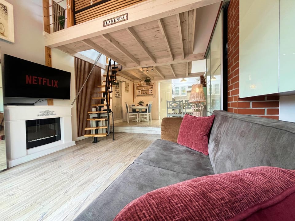 Game Room, TV and multimedia, Living room, Dining area, fireplace