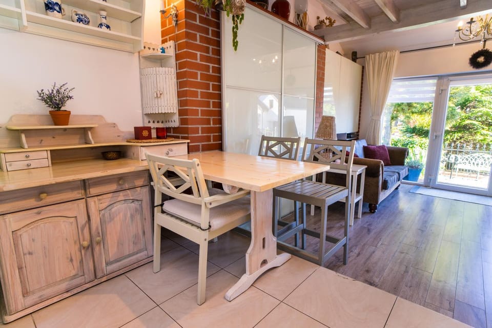 Coffee/tea facilities, Living room, Dining area