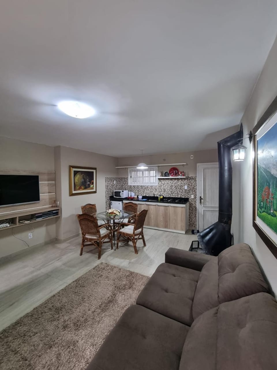 Apt inteiro a 300mt da igreja de Canela, com Lareira, wi-fi e garagem Apartment in Canela