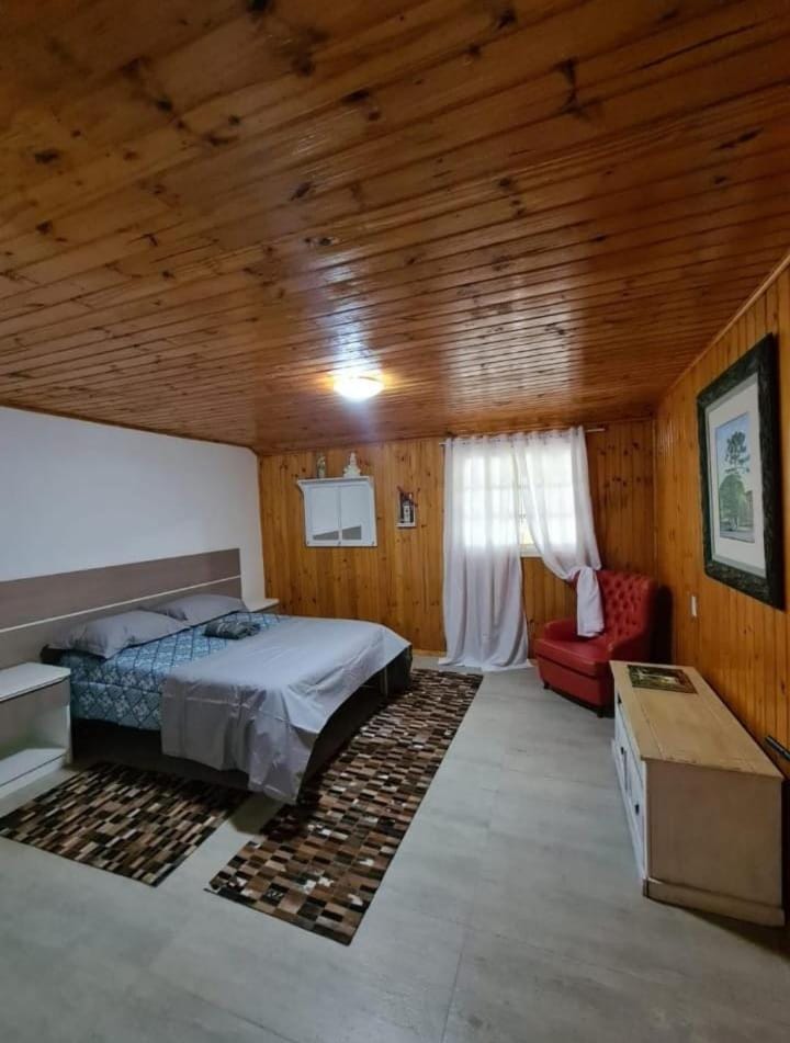 Apt inteiro a 300mt da igreja de Canela, com Lareira, wi-fi e garagem Apartment in Canela