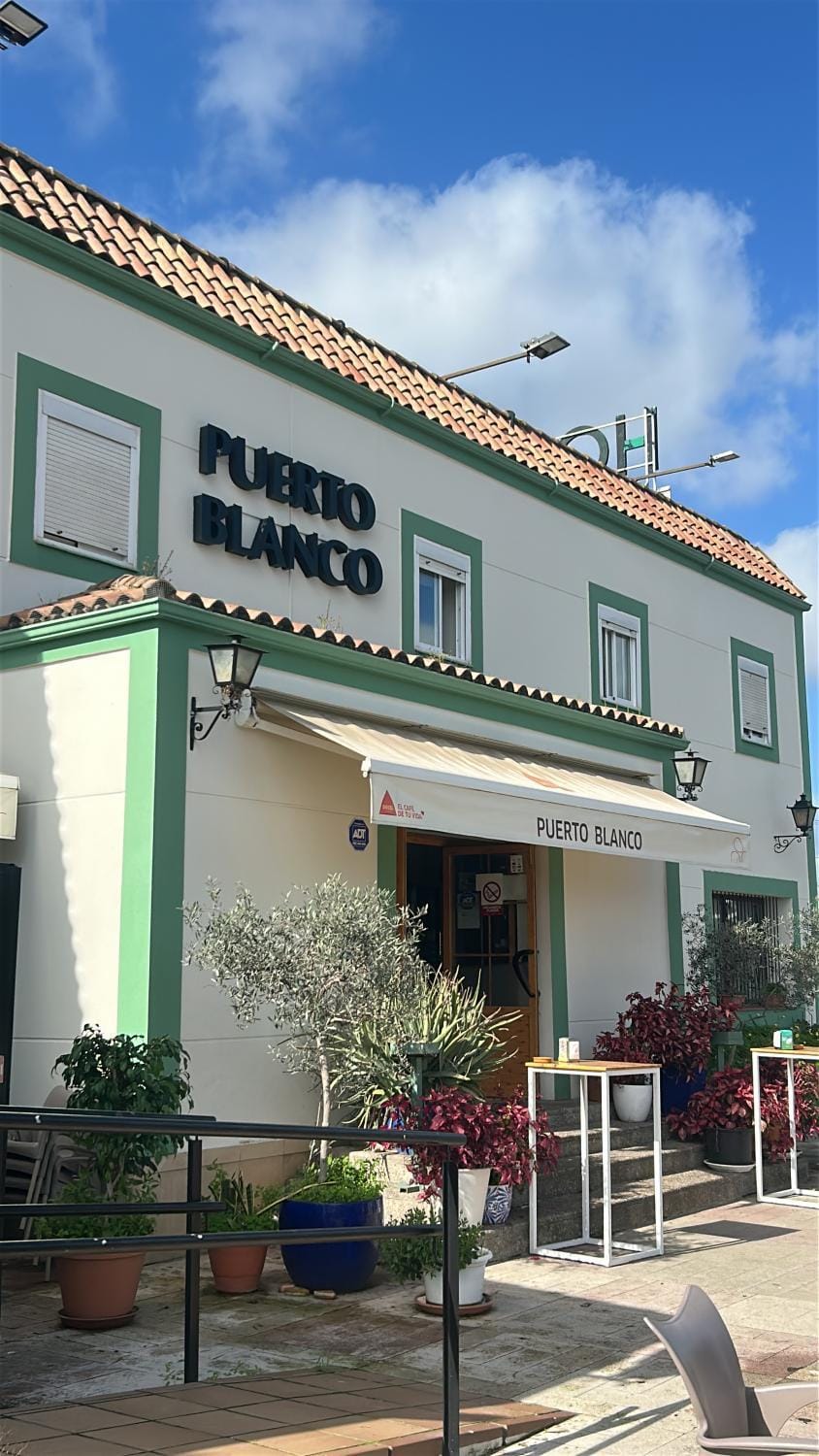 Hostal Restaurante Puerto Blanco Bed and Breakfast in Sierra Norte de Sevilla