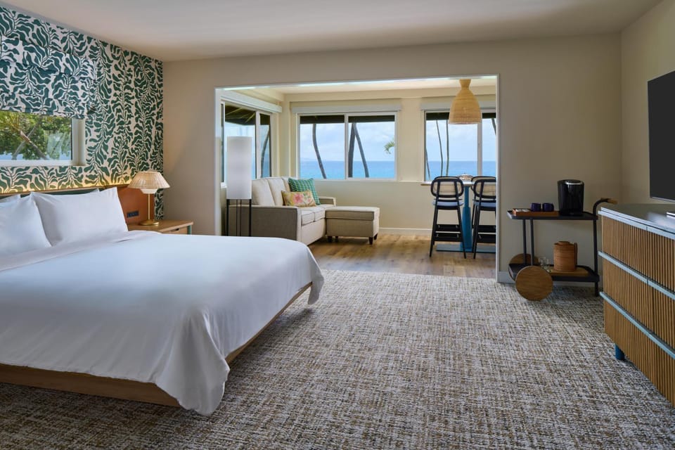 Bed, TV and multimedia, Photo of the whole room, Seating area, Sea view