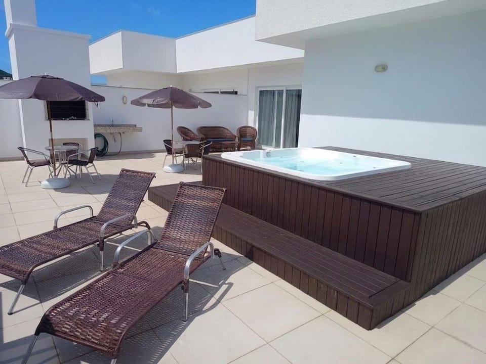 Cobertura com SPA Privativo - 3 Suítes - 8 pessoas - 50 metros do Mar - Mirante Home Club Apartment in Florianopolis