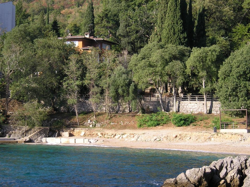 Property building, Facade/entrance, Beach