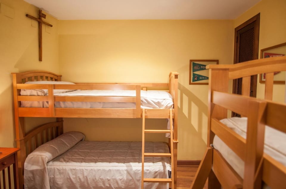 Bedroom, bunk bed