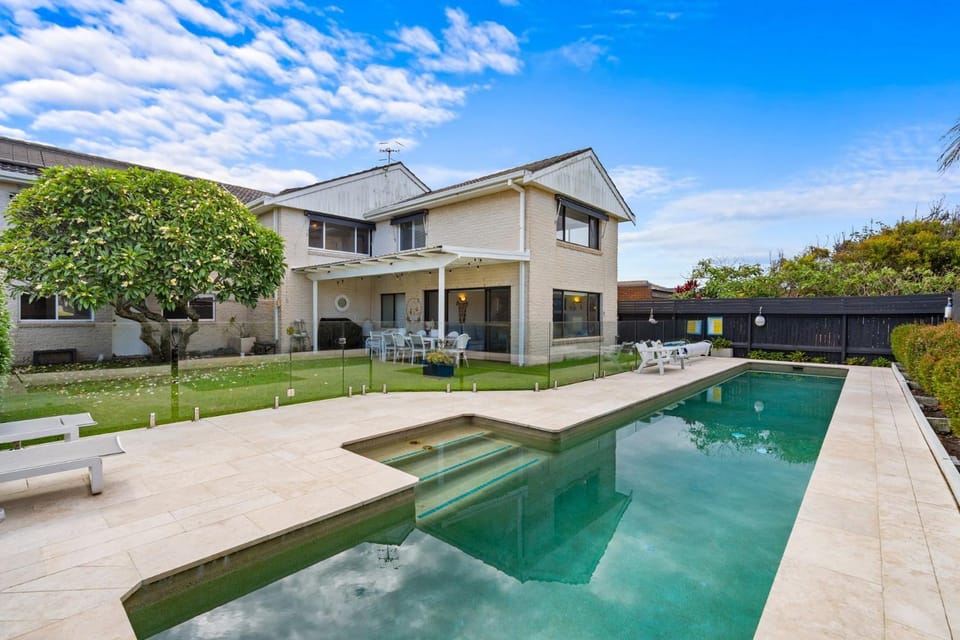 Noahs 46 Cliff Road House in Forster