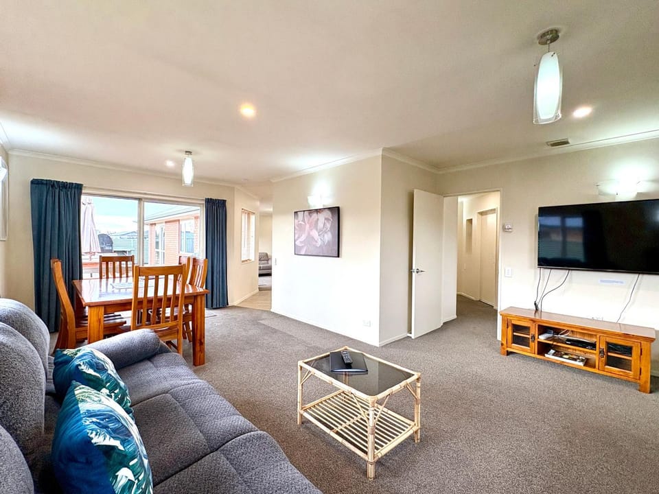 Views and Location House in Twizel