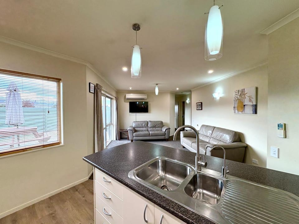 Views and Location House in Twizel