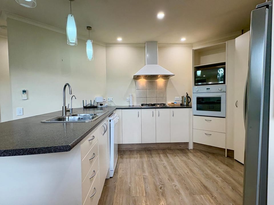 Views and Location House in Twizel