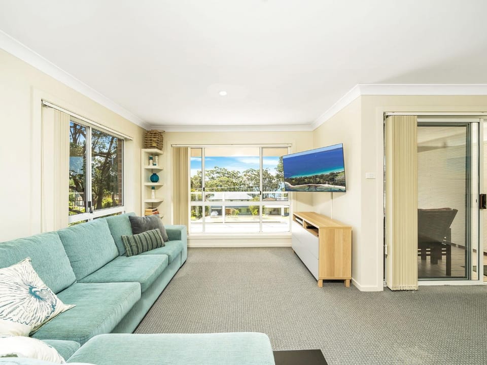 Kalimna by Experience Jervis Bay House in Vincentia