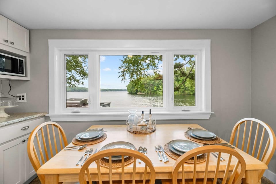 Food and drinks, Dining area, Food
