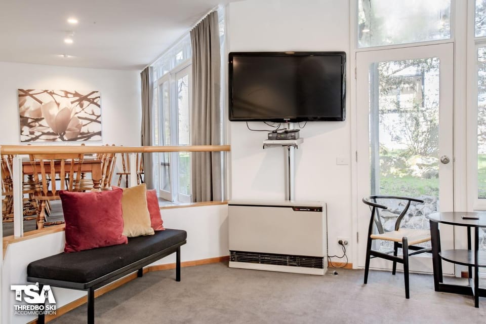 Communal lounge/ TV room, Living room, Seating area