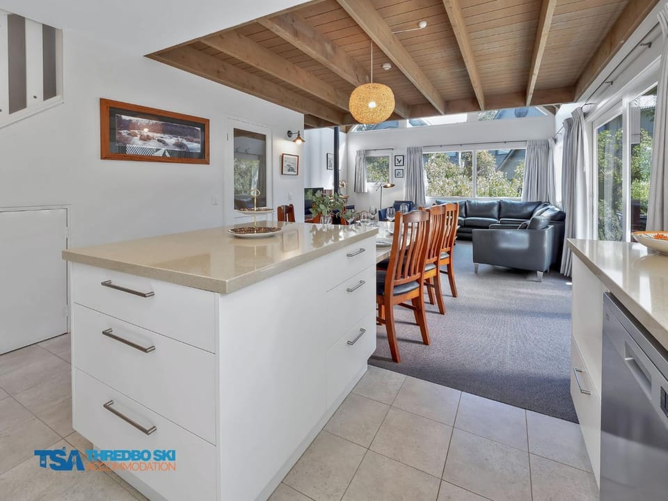 Dining area, kitchen