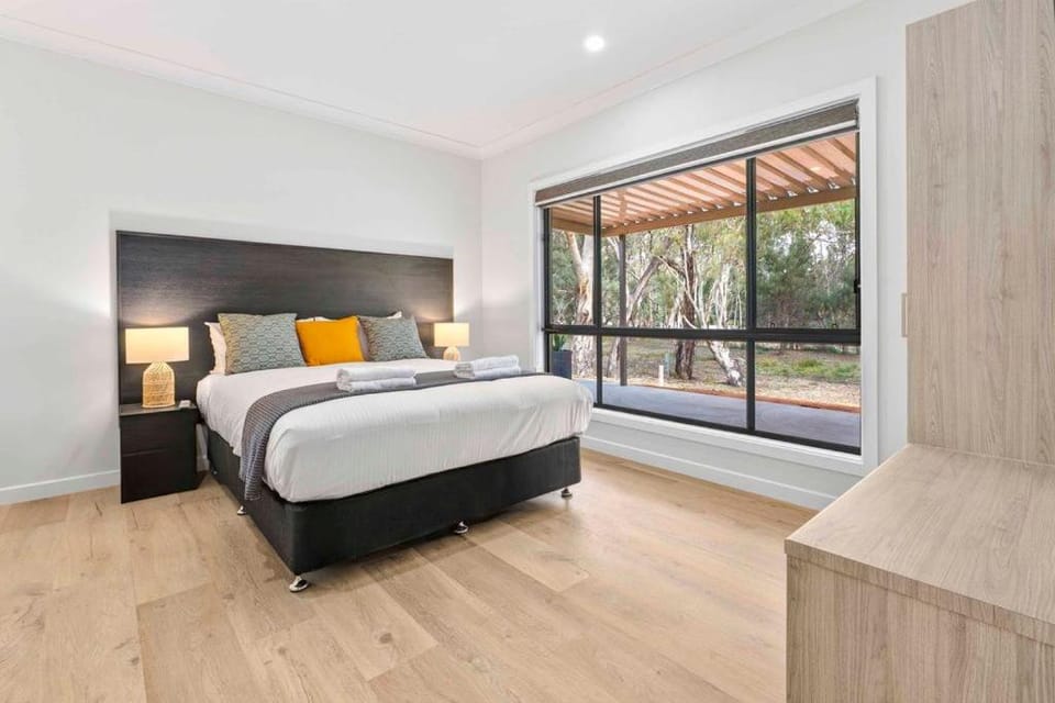 Riversands Rest Accommodation Scenic Riverfront Cottages, Paringa House in Renmark