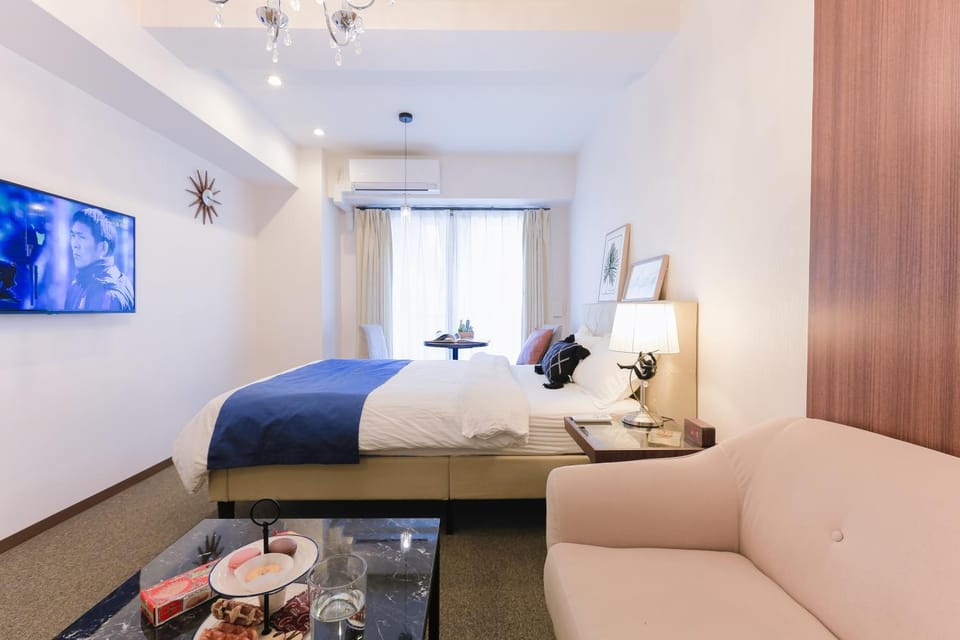 Photo of the whole room, Bedroom