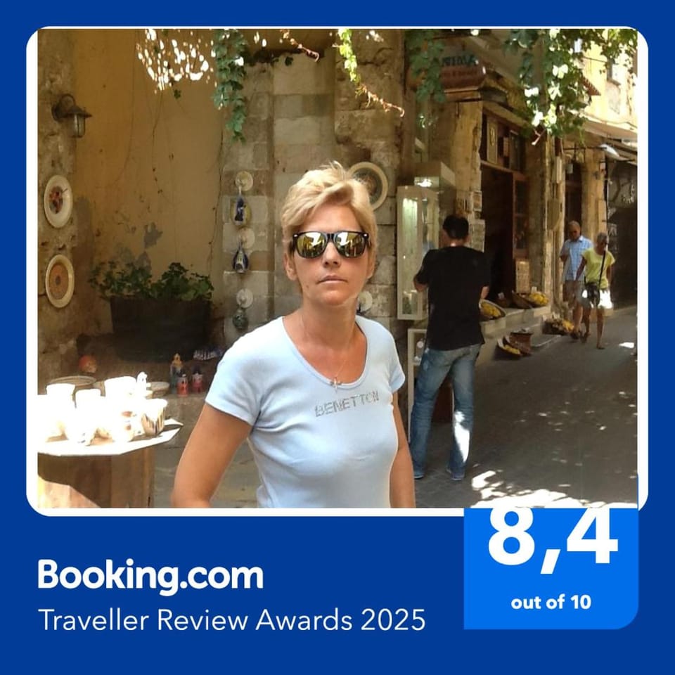 Private Pristine Balcony Home- Heart of the Center Apartment in Thessaloniki