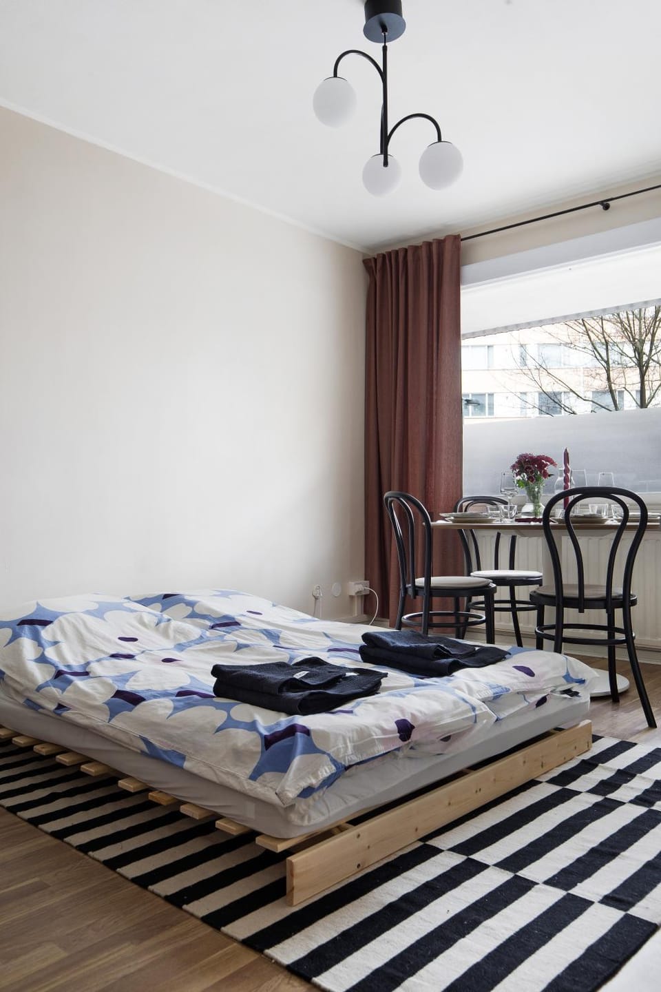Bed, Photo of the whole room