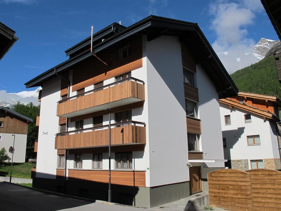 Appartementhaus Venetz SAAS105 ruhige Lage direkt an SKIBUSHALTESTELLE Apartment in Saas-Fee