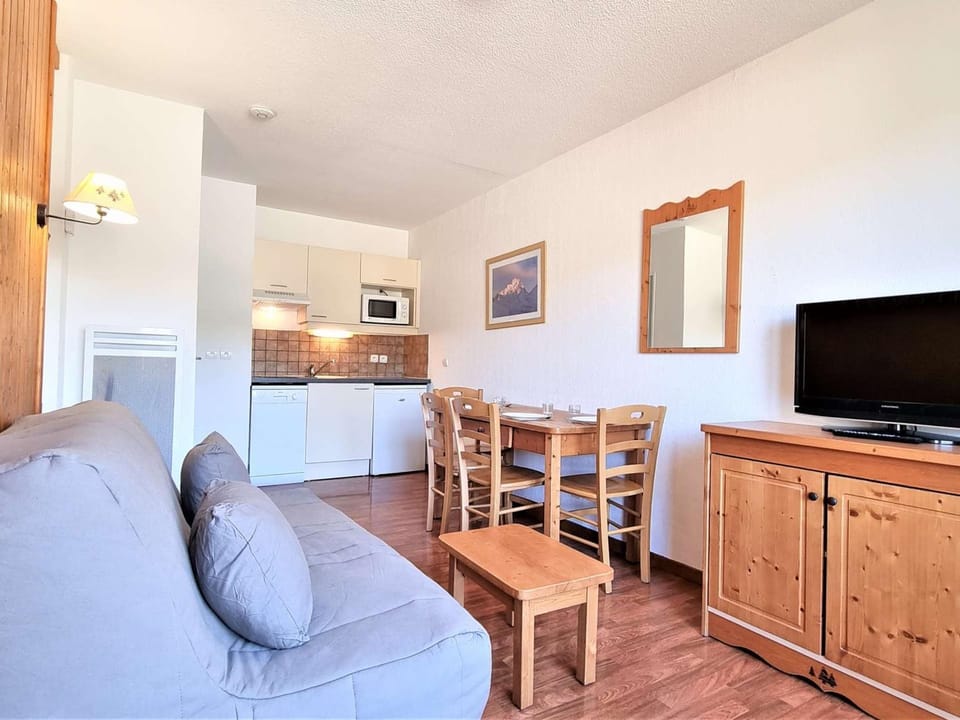 Appartement cosy avec terrasse, proche télésiège et piscine - 4 pers, Wifi inclus, Dévoluy - FR-1-525-217 Apartment in Provence-Alpes-Côte d'Azur