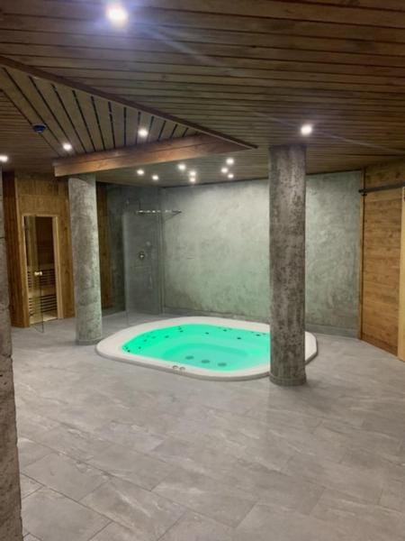 Hot Tub, Sauna, Spa and wellness centre/facilities, Swimming pool