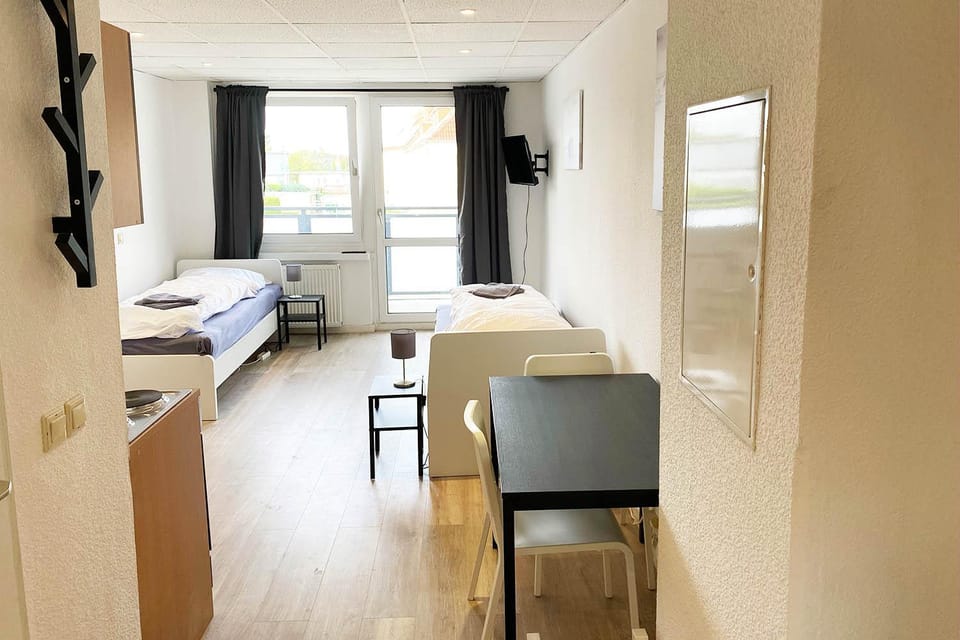 Bed, TV and multimedia, Kitchen or kitchenette, Bedroom, hair dresser