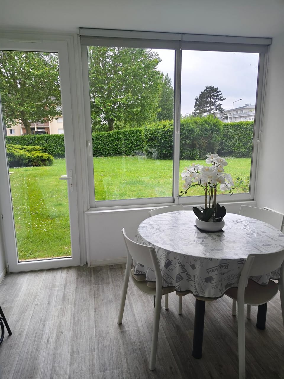 Patio, Dining area