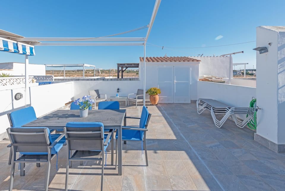 Property building, Balcony/Terrace, Living room