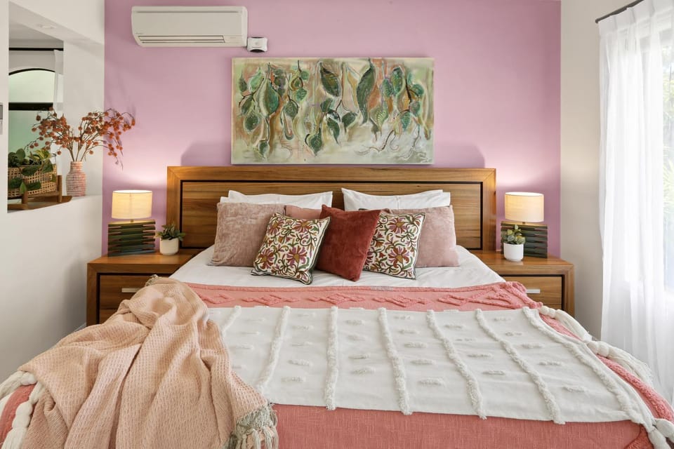 Bed, Photo of the whole room, Bedroom, air conditioner