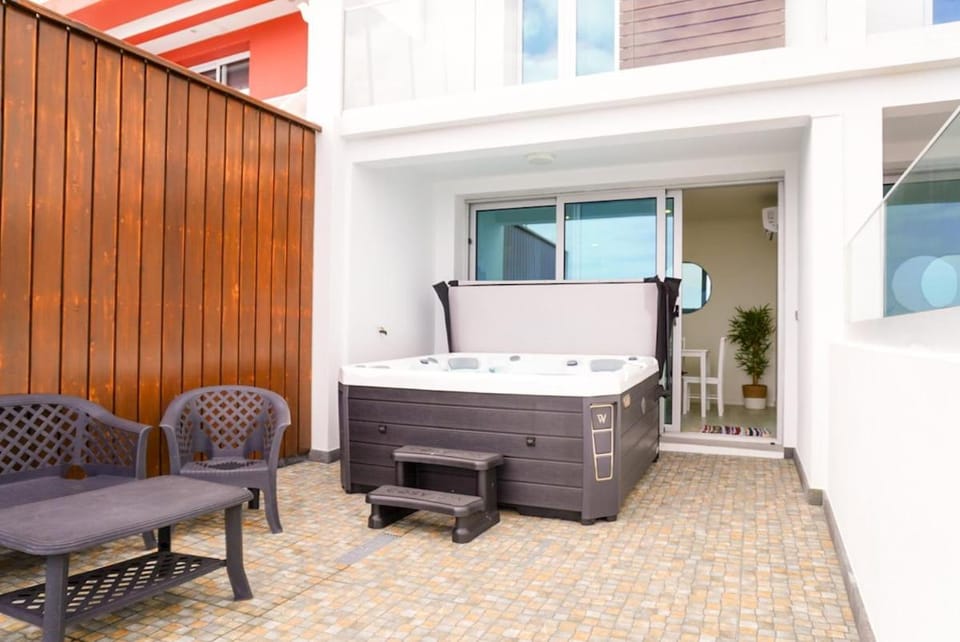 Patio, Day, Balcony/Terrace