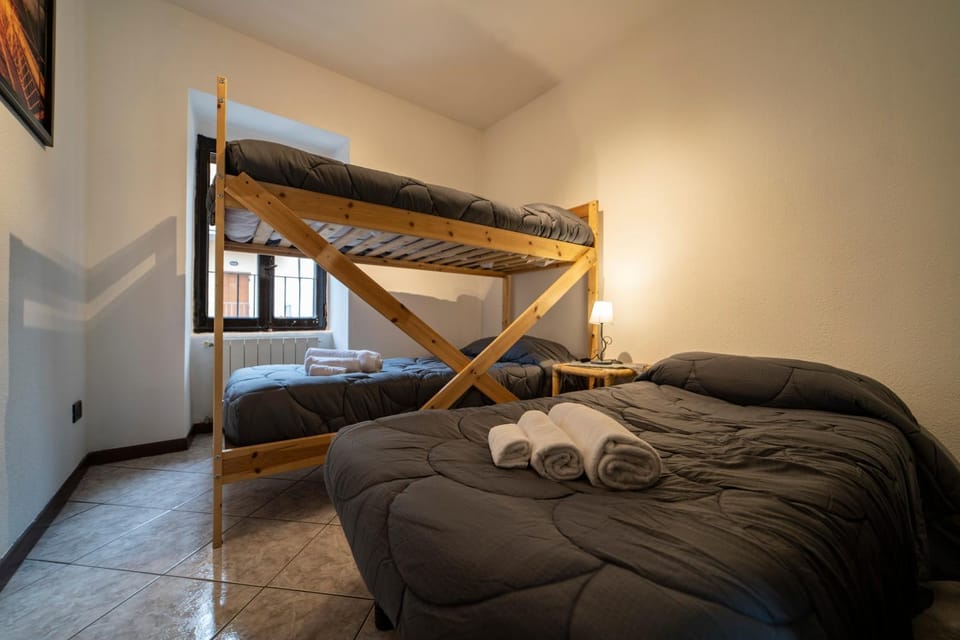 Bed, Photo of the whole room, Bedroom, bunk bed, towels