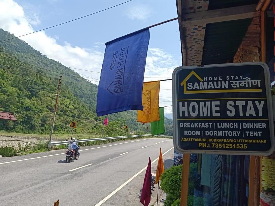 Day, Neighbourhood, Natural landscape, Logo/Certificate/Sign, Mountain view, Street view