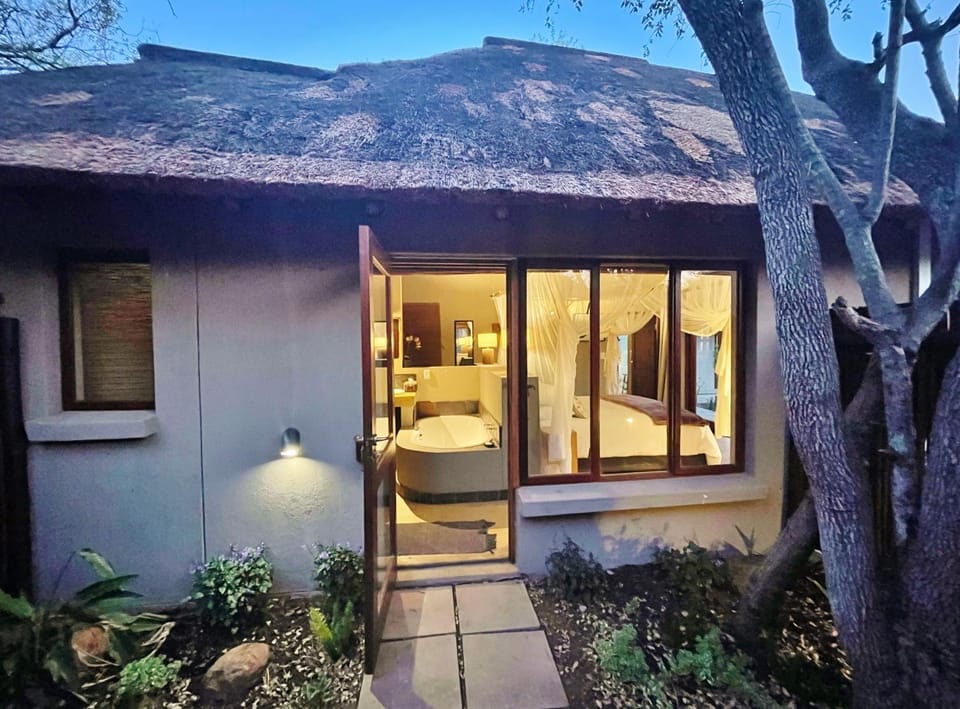 10 Raptors Lodge Chalet in South Africa