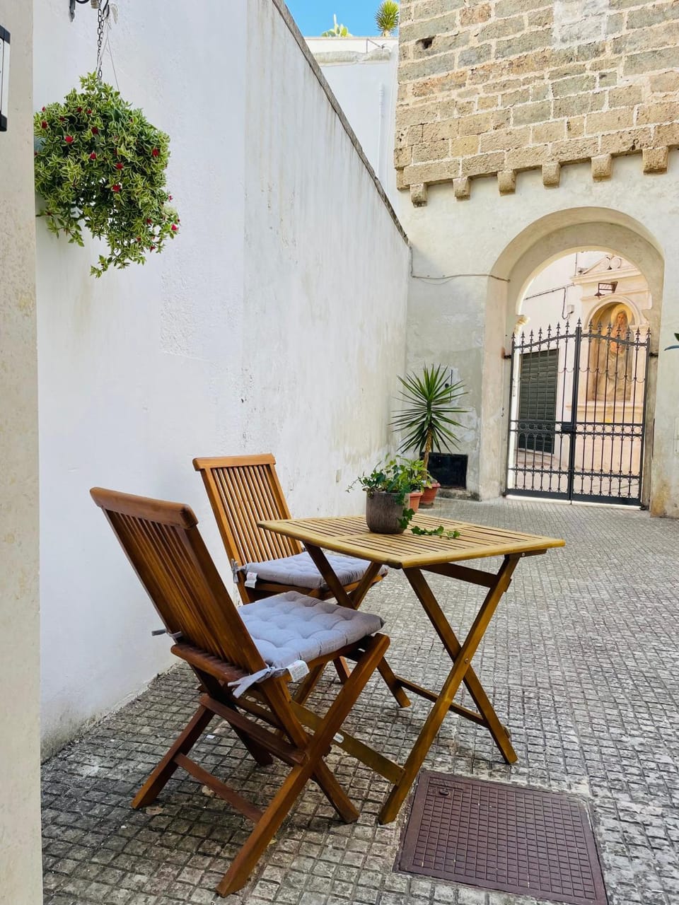 Patio, Facade/entrance, Inner courtyard view