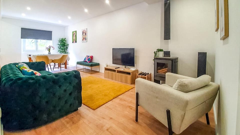Communal lounge/ TV room, TV and multimedia, Living room, Seating area