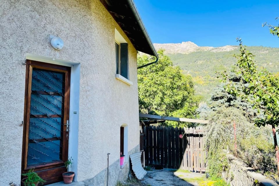 Nice Chalet With View On The Mountain Apartment in Saint-Chaffrey