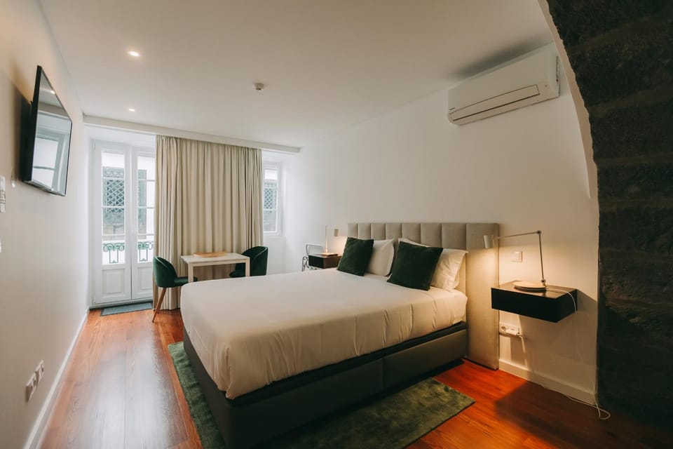 Bed, Bedroom, air conditioner
