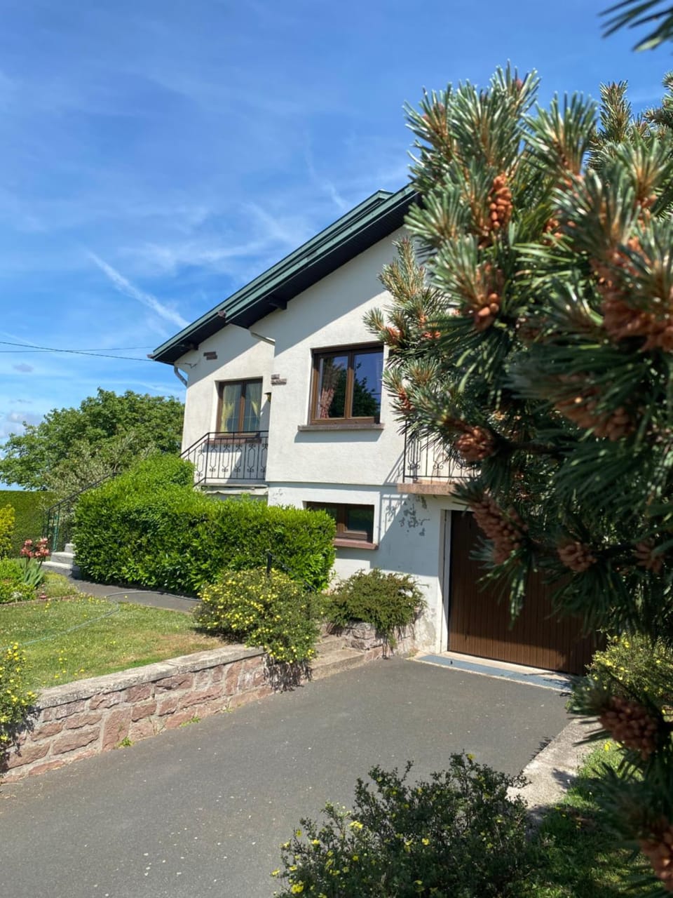 Property building, Spring, Day, Garden, Garden view