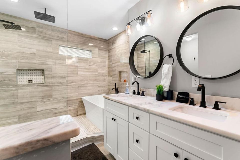 Large Modern Home Centrally located With Hot Tub House in Atlanta