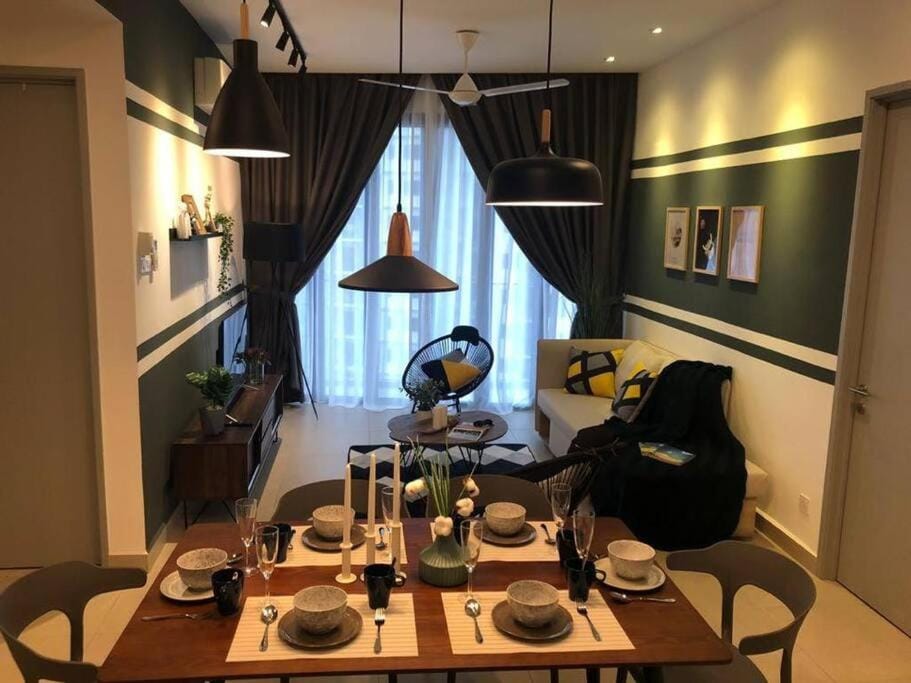 TV and multimedia, Living room, Food and drinks, Seating area, Dining area, Food