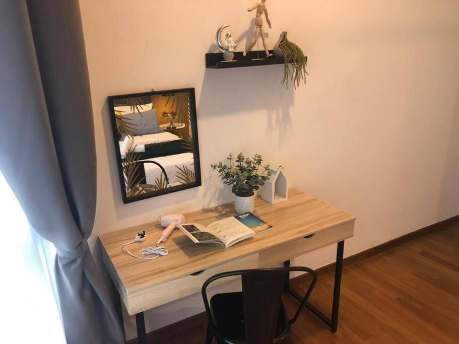 Kitchen or kitchenette, Dining area, Bedroom, hair dresser, minibar