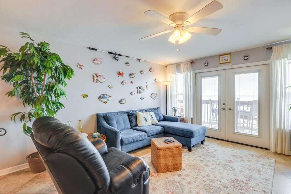 Walkable Beachfront Retreat on Cedar Key! House in Cedar Key