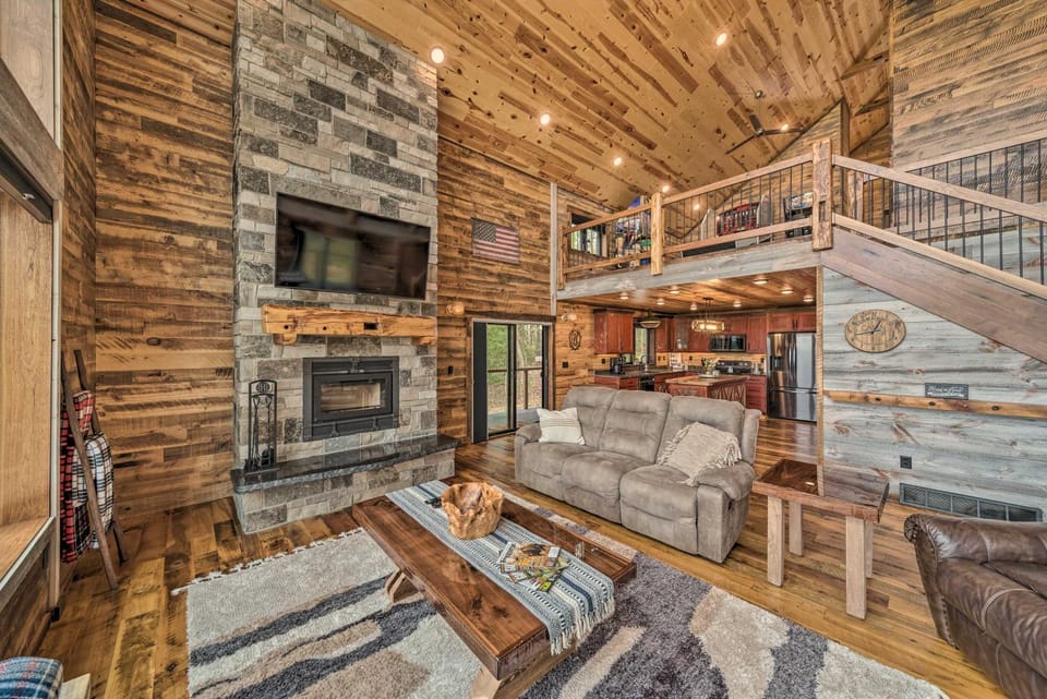 Galena Cabin w/ Wraparound Porch & Game Room! Cabin in Iowa